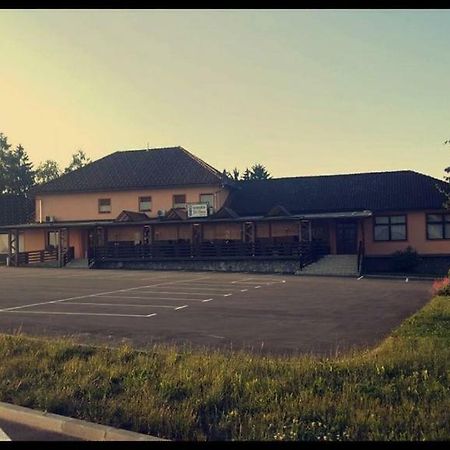 Sentjernej Gostisce Pri Slavcu酒店 外观 照片